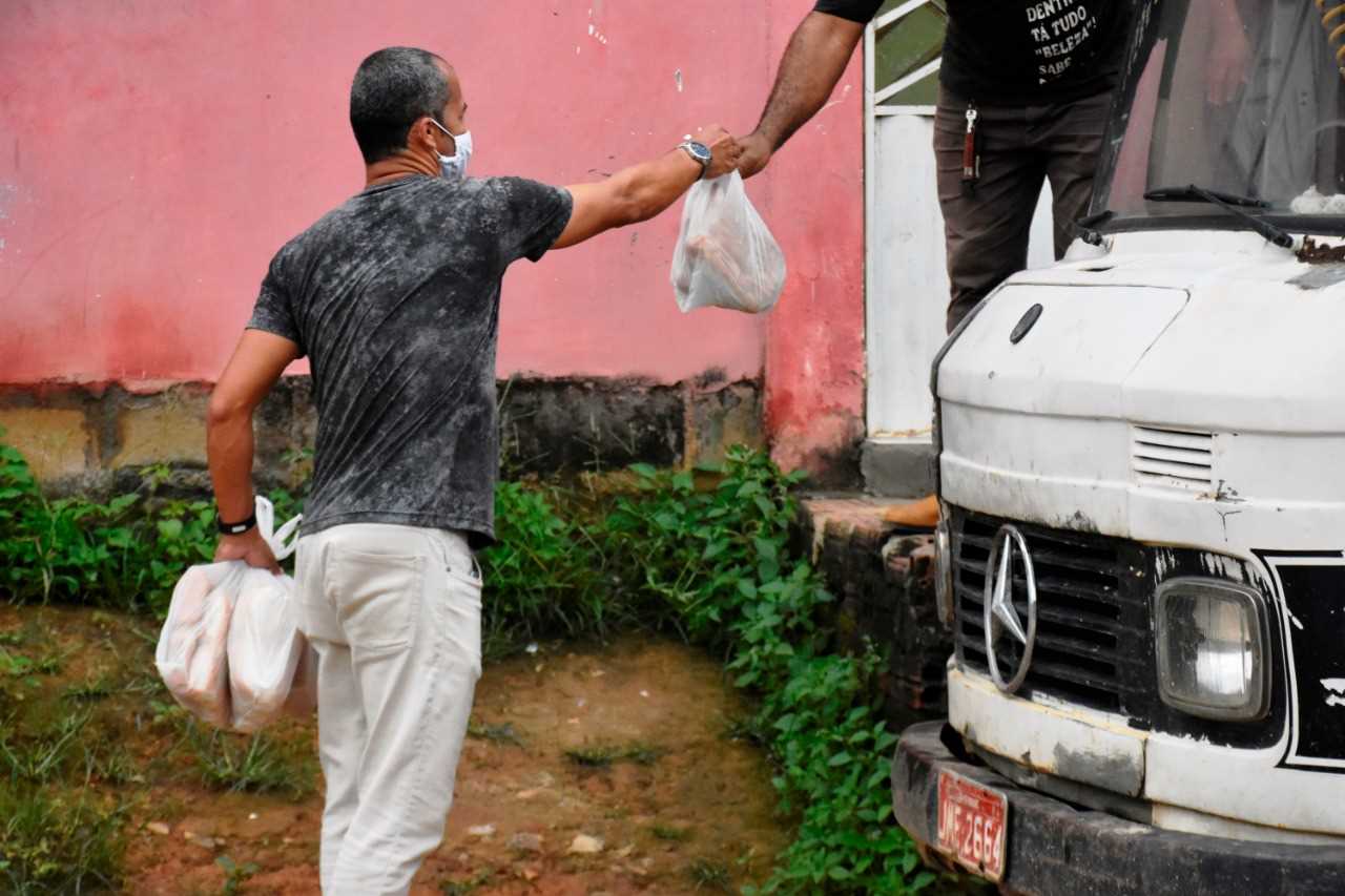 Camacã: Doações de alimentos e máscaras ajudam afetados pela pandemia em Leoventura